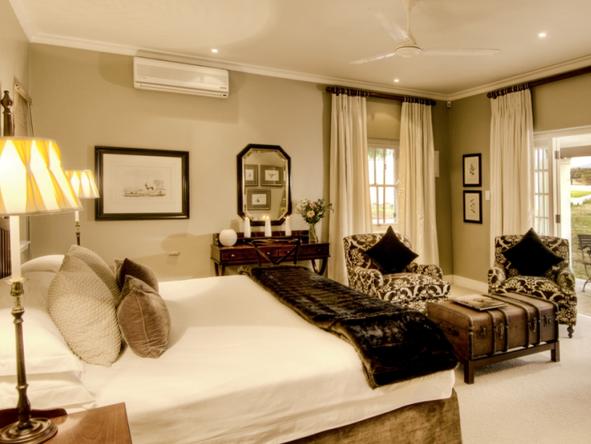 River Bend Country Lodge - Bedroom1